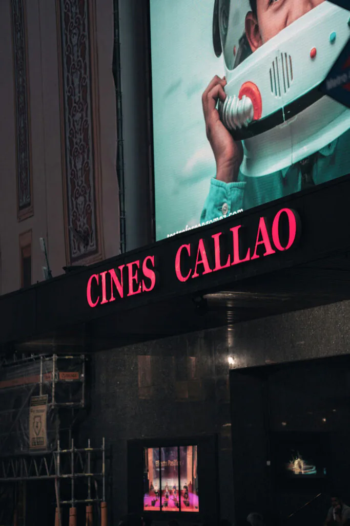 Fachada de los Cines Callao, en Madrid.