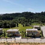 Entorno verde y exclusivo a pie de golf en Oleiros, A Coruña.